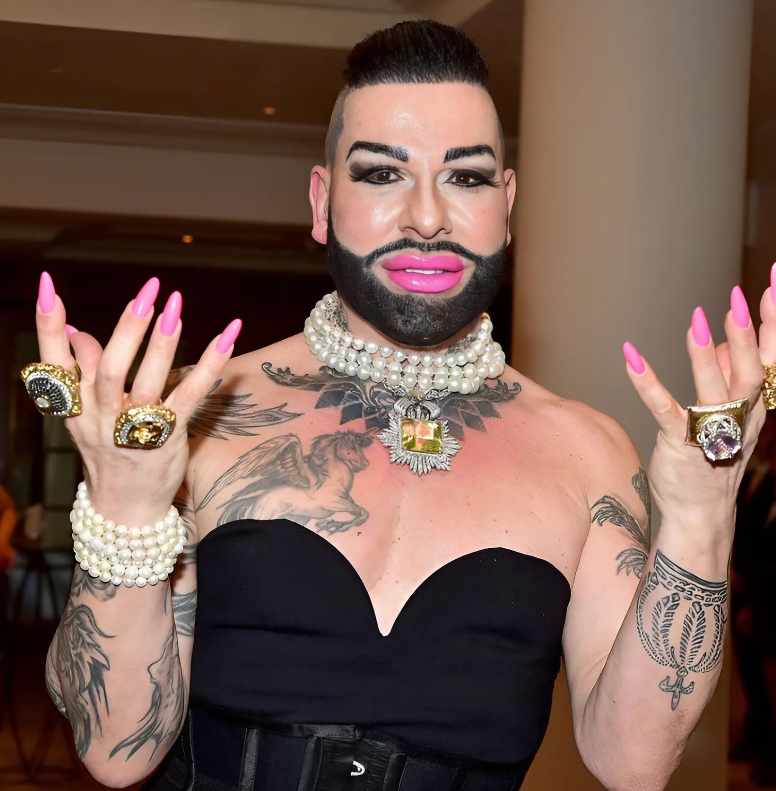 On l’appelle l’homme le plus beau d’Allemagne, au physique parfait : voici à quoi il ressemblait avant On l’appelle l’homme le plus beau d’Allemagne, au physique parfait : voici à quoi il ressemblait avant