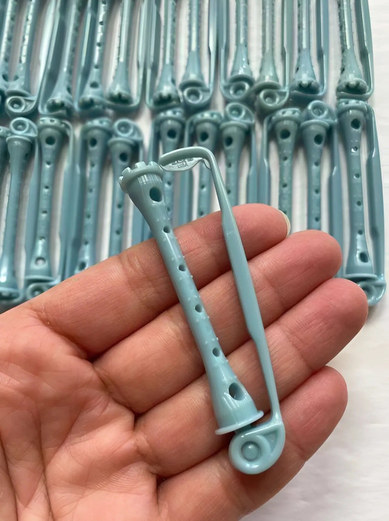 Parmi les affaires de ma grand-mère, j’ai trouvé ces objets de forme étrange : quelqu’un sait ce que c’est ? Parmi les affaires de ma grand-mère, j’ai trouvé ces objets de forme étrange : quelqu’un sait ce que c’est ?