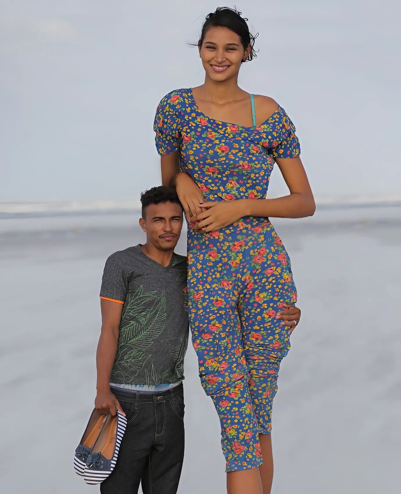 Une fille mesurant presque 2 mètres a épousé un garçon mesurant seulement 155 cm : voici à quoi ressemblent leurs enfants